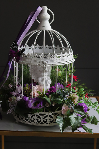 Santo Angelo, dekoracja nagrobna w klatce