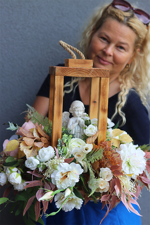 Angelo Garden Memorana, kompozycja nagrobna w lampionie