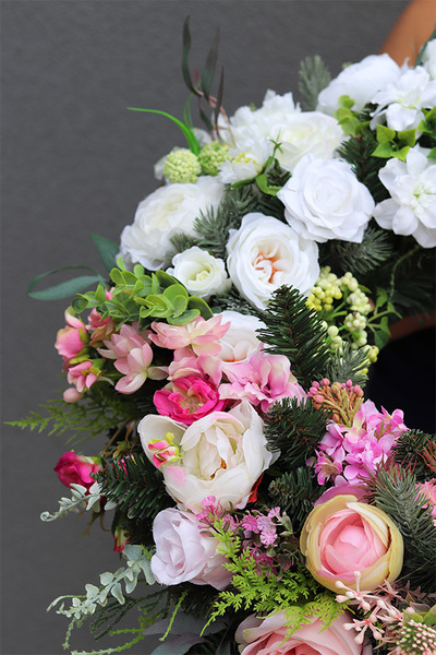 Pink Lussano, wieniec nagrobny