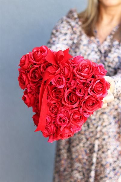 czerwone serce z róż, Miłość