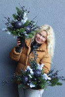 Zima w Granacie, świąteczna kompozycja nagrobna w misie