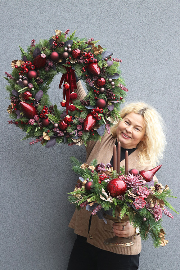 Exclusive Ferrano, świąteczny stroik w metalowym pucharze