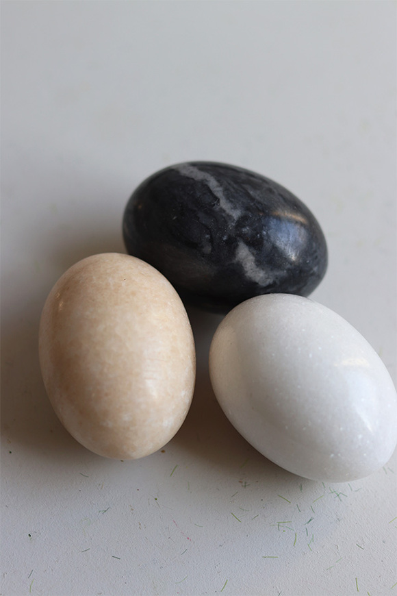 Stone Eggs, kamienne jajka