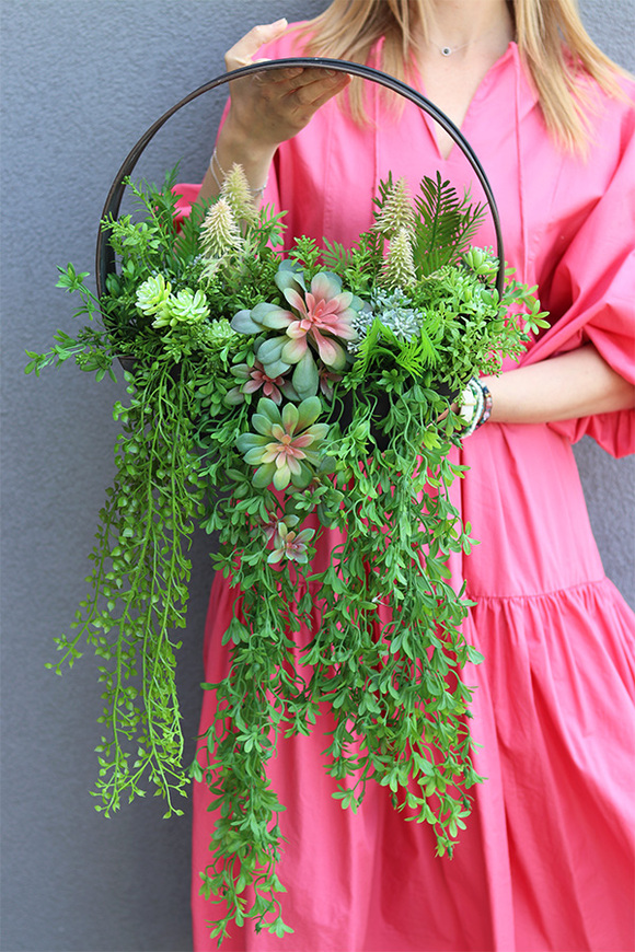 Zieleń Sukulentów B, kompozycja sukulenty w donicy wiszącej