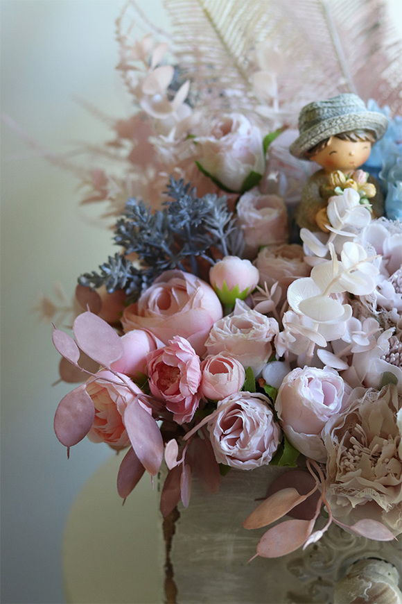 Dzieci z Kwiatami, kompozycja kwiatowa w szufladzie