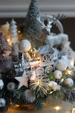 Ekspres Polarny 2, świąteczny stroik na plastrze drewna, wym.26x27cm