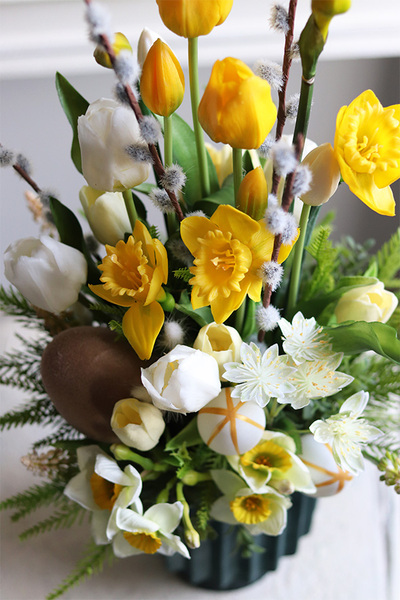 stroik wielkanocny / kompozycja kwiatowa Herra Easter, wys.68cm