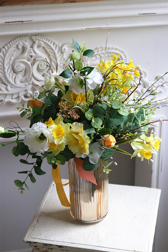 Amira Goldis, elegancki bukiet w wazonie