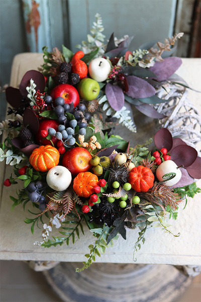 Augustino Geia, barwny jesienny wianek z owocami, śr.34cm