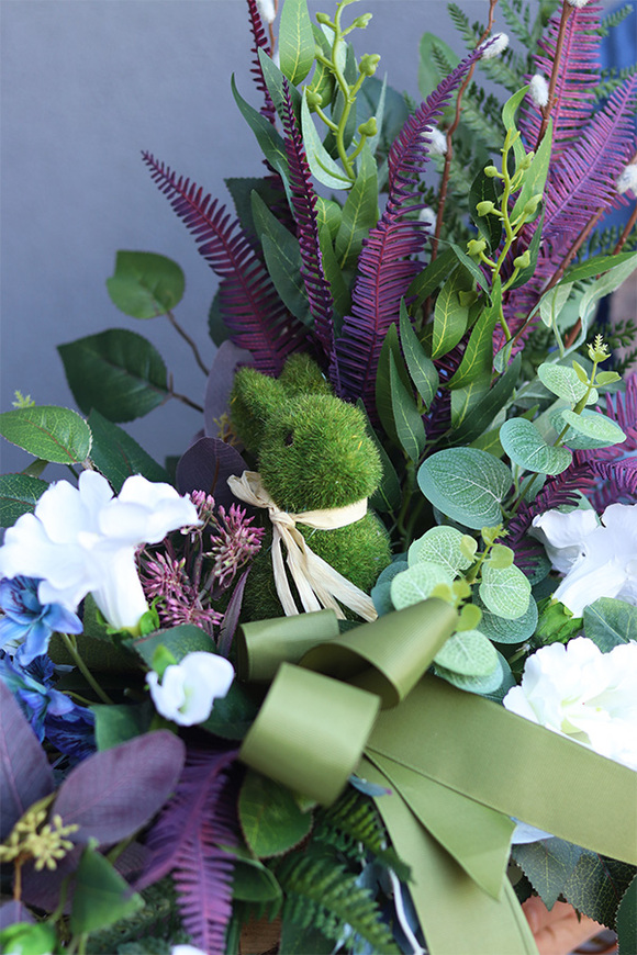 Niebieska Redrea, dekoracja nagrobna z zajączkiem