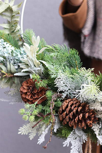 Kominek Subtelle, zimowy wianek z dzwonkami