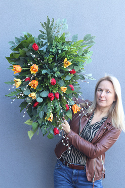 Tulippe, wiosenna wiązanka nagrobna z tulipanami, dł.75cm