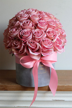 Jubileo Sorella 2, flowerbox na prezent 50 Róż, wys.34cm 