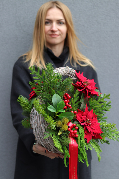 Do Betlejem, świąteczna kompozycja nagrobna w koszu