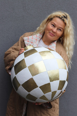 Winter Ball, figurka bombka ceramiczna G, wym.39x41.5cm