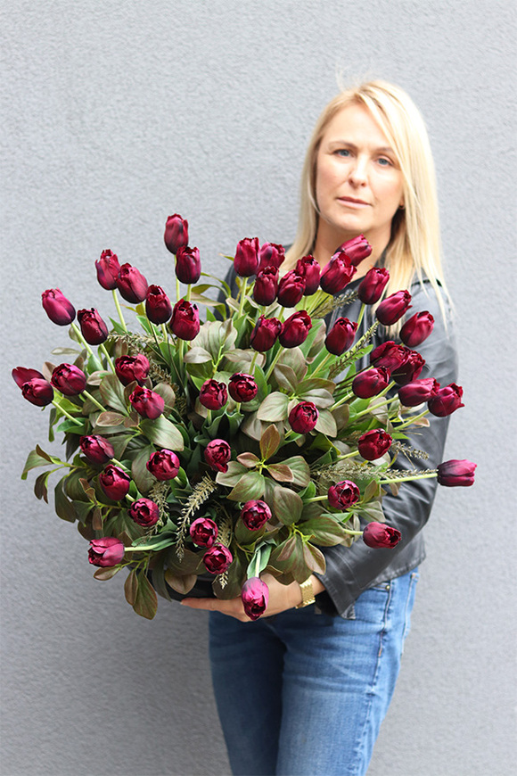 Bordo Tulips Amsterdam, dekoracja nagrobna z tulipanami	