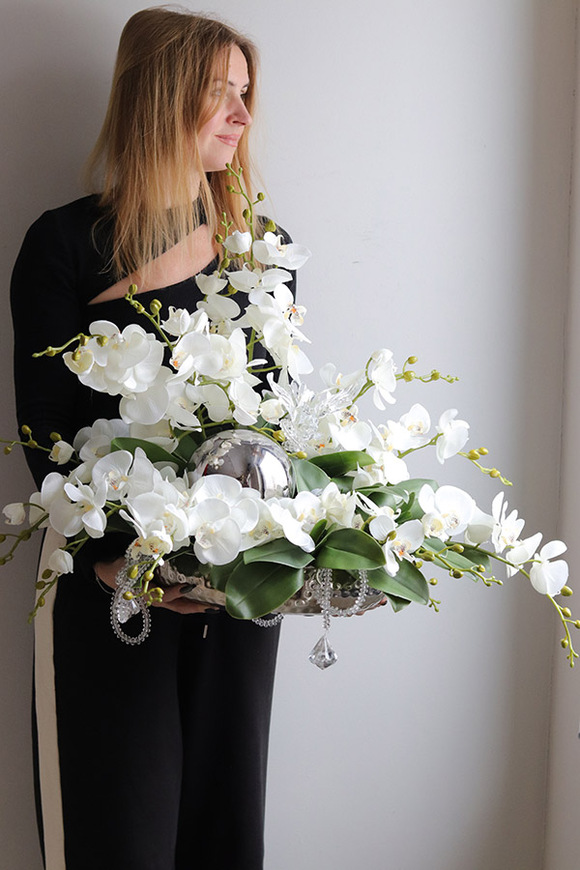 Dekoria Crystal 2, kompozycja kwiatowa w srebrnym naczyniu