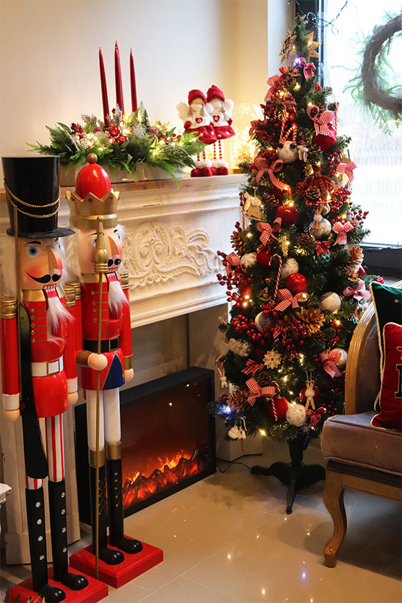 Kraina Świętego Mikołaja, choinka dekoracyjna sztuczna