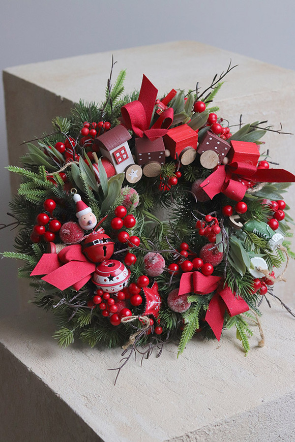 Ciuchcią do Świąt, świąteczny wianek na drzwi