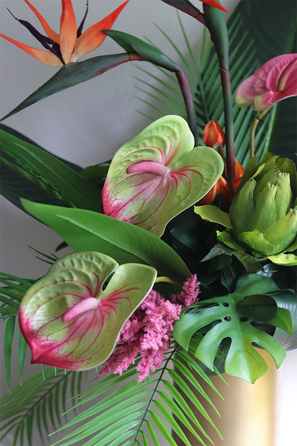 Schiele Premium, strelicja kompozycja w złotej donicy