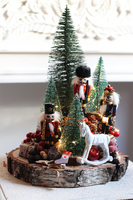 Dziadki w Lesie, scenka świąteczna na brzozie