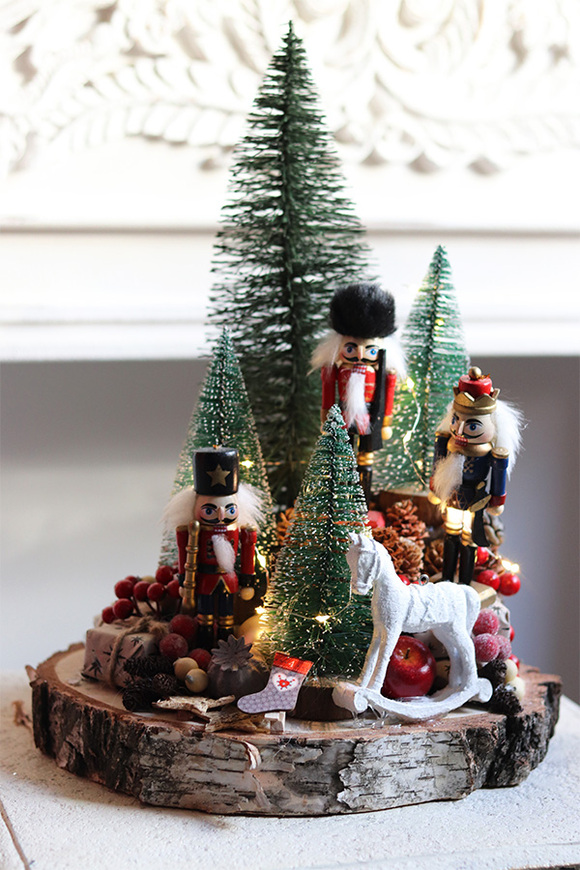 Dziadki w Lesie, scenka świąteczna na brzozie