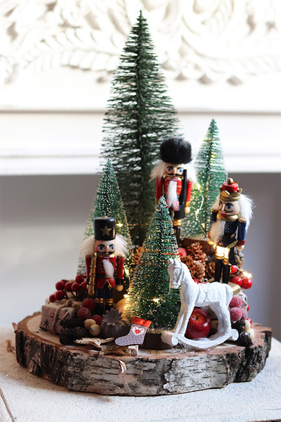 Dziadki w Lesie, scenka świąteczna na brzozie