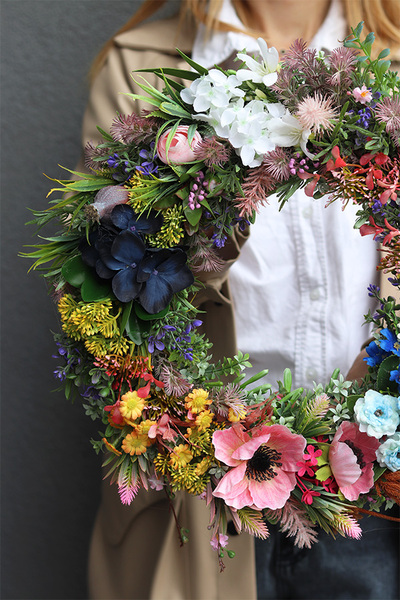 Nereta Colors, kwiatowy wianek na drzwi