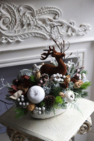 Brązowy Renifer, świąteczny stroik z figurką