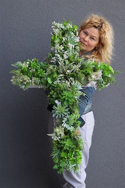 Krzyż Pamięci w Zieleni, elegancka kompozycja nagrobna, wym.100x65cm