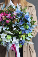 Kreonata, kwiatowy wianek na drzwi