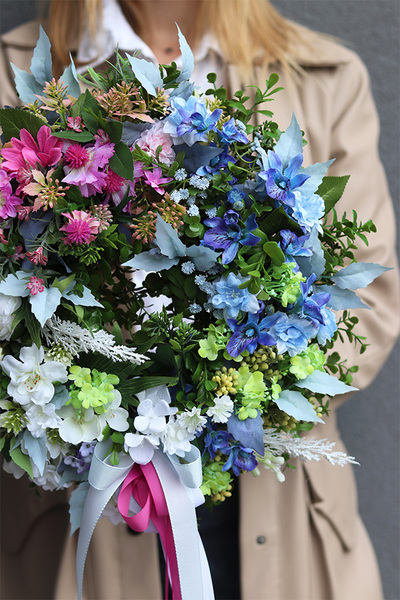 Kreonata, kwiatowy wianek na drzwi