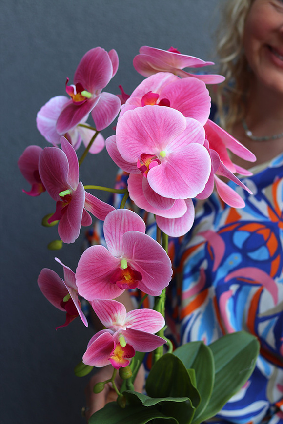 Pink Basics, gumowy storczyk w białej donicy