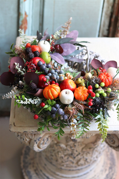 Augustino Geia, barwny jesienny wianek z owocami, śr.34cm