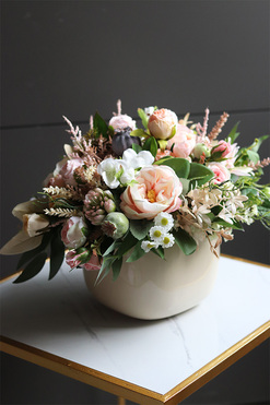 Belladia Beige Small, kompozycja kwiatowa w naczyniu, wym.25x36cm