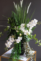 Villano Black, kompozycja w wysokim wazonie