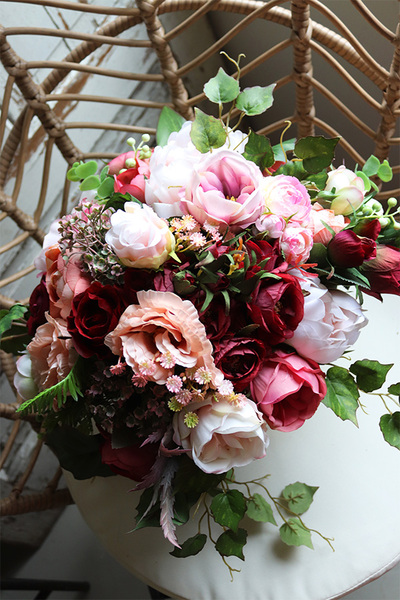 Barbara 2, kompozycja kwiatowa w złotej donicy, wym.34x36cm 