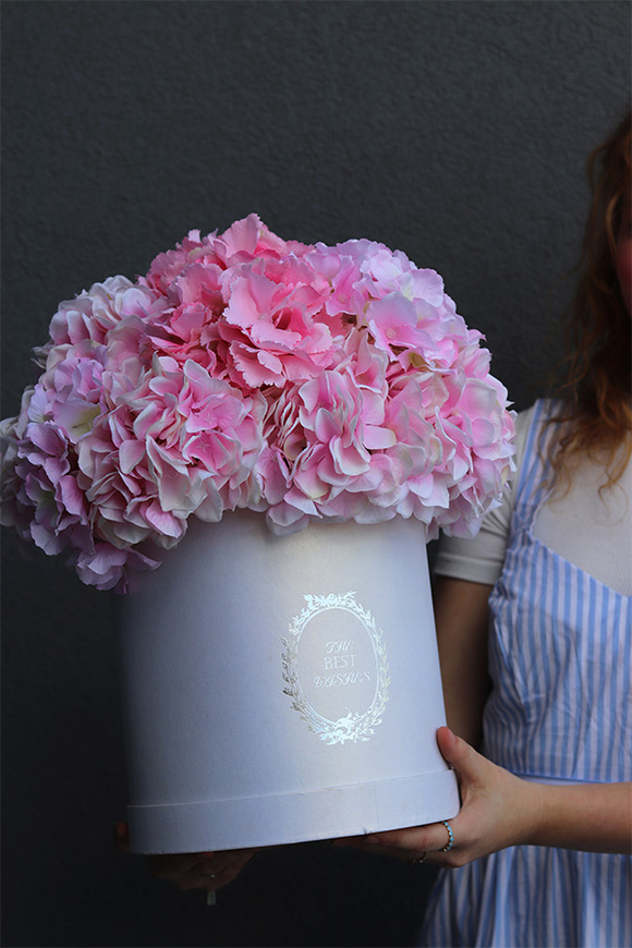 Romantica, flowerbox z różowymi hortensjami