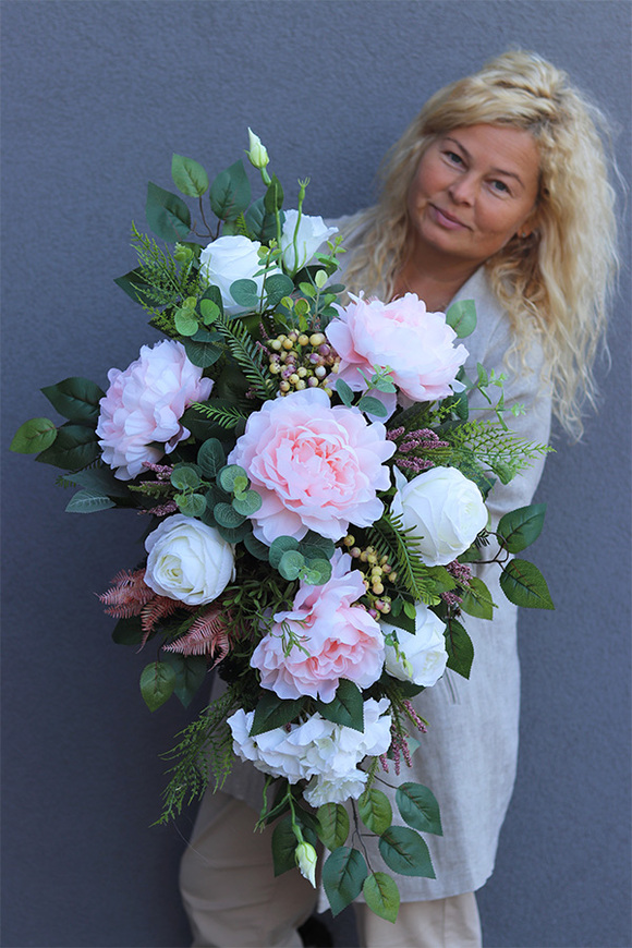 Delicata, elegancka wiązanka nagrobna