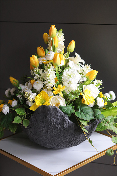 Amira Volcan, kompozycja nagrobna w misie