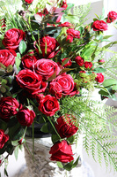 Czerwień Deluxe, kompozycja nagrobna w misie