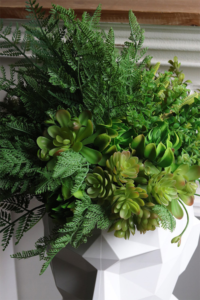 White Adonis Head, nowoczesna dekoracja zielona w głowie