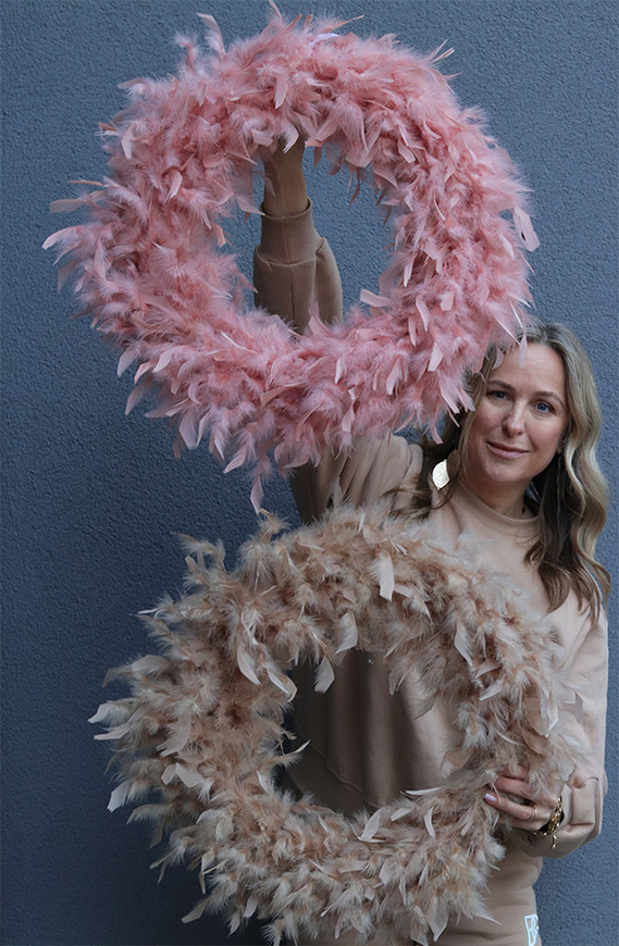 Fluffy Spring, wielkanocny wianek z piórami, różowy