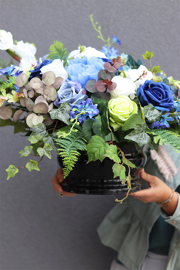 Bluesi, wiązanka nagrobna w misie