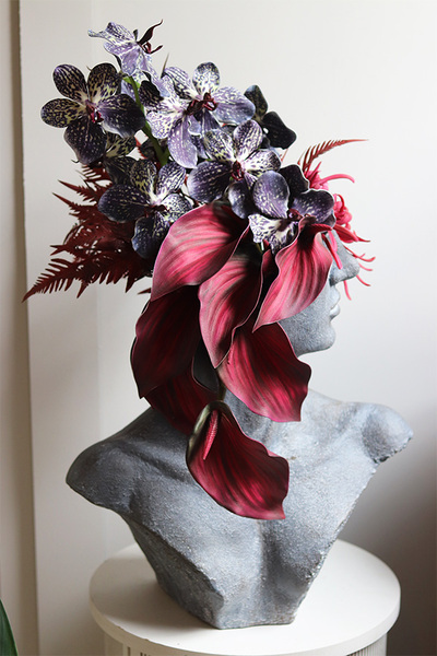 Exotica Head, kompozycja kwiaty w głowie