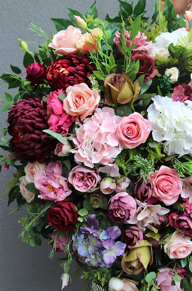 bardzo duża wiązanka nagrobna, Della Nebrana