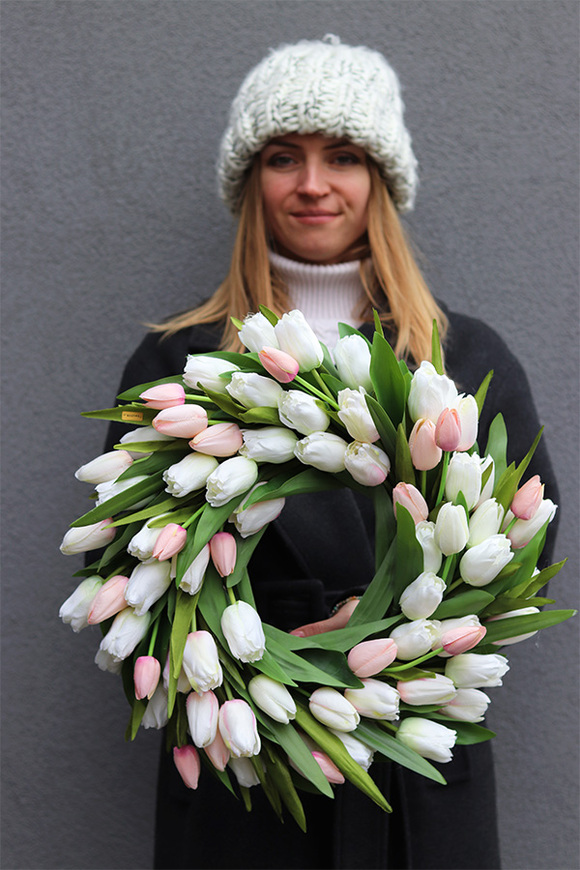 Witaj Wiosno Biel&Róż, bardzo elegancki wianek z tulipanów