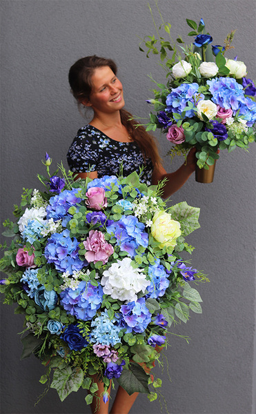 Hefriana Blue, bogata wiązanka nagrobna