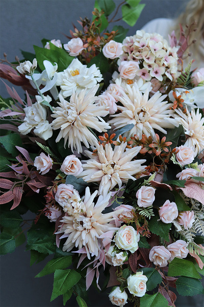 Brigitte Cream, elegancka wiązanka nagrobna