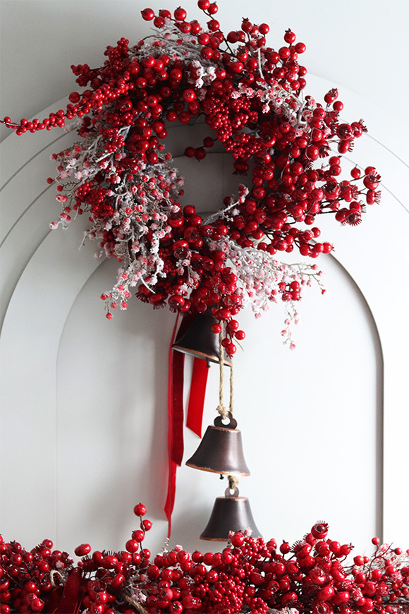 Red Winter, świąteczny wianek dekoracyjny